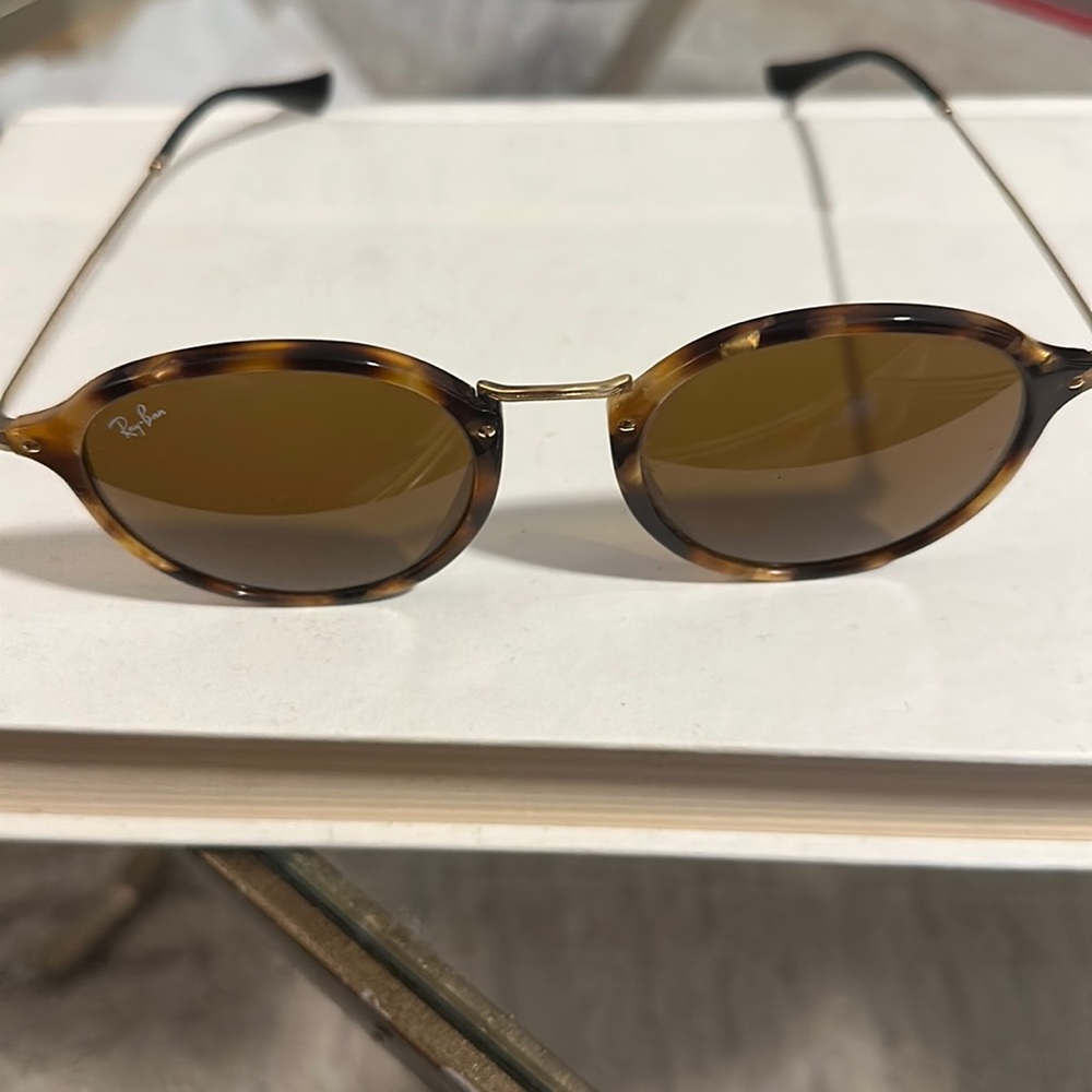 Ray-Ban Round Fleck, Polished Brown Havana